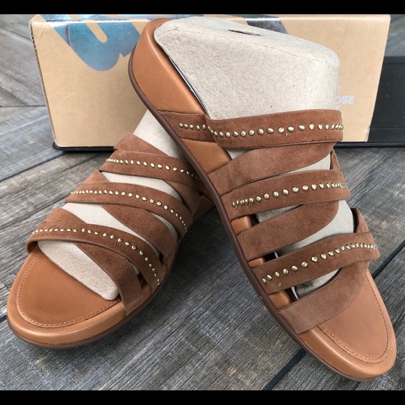 fitflop tan sandals